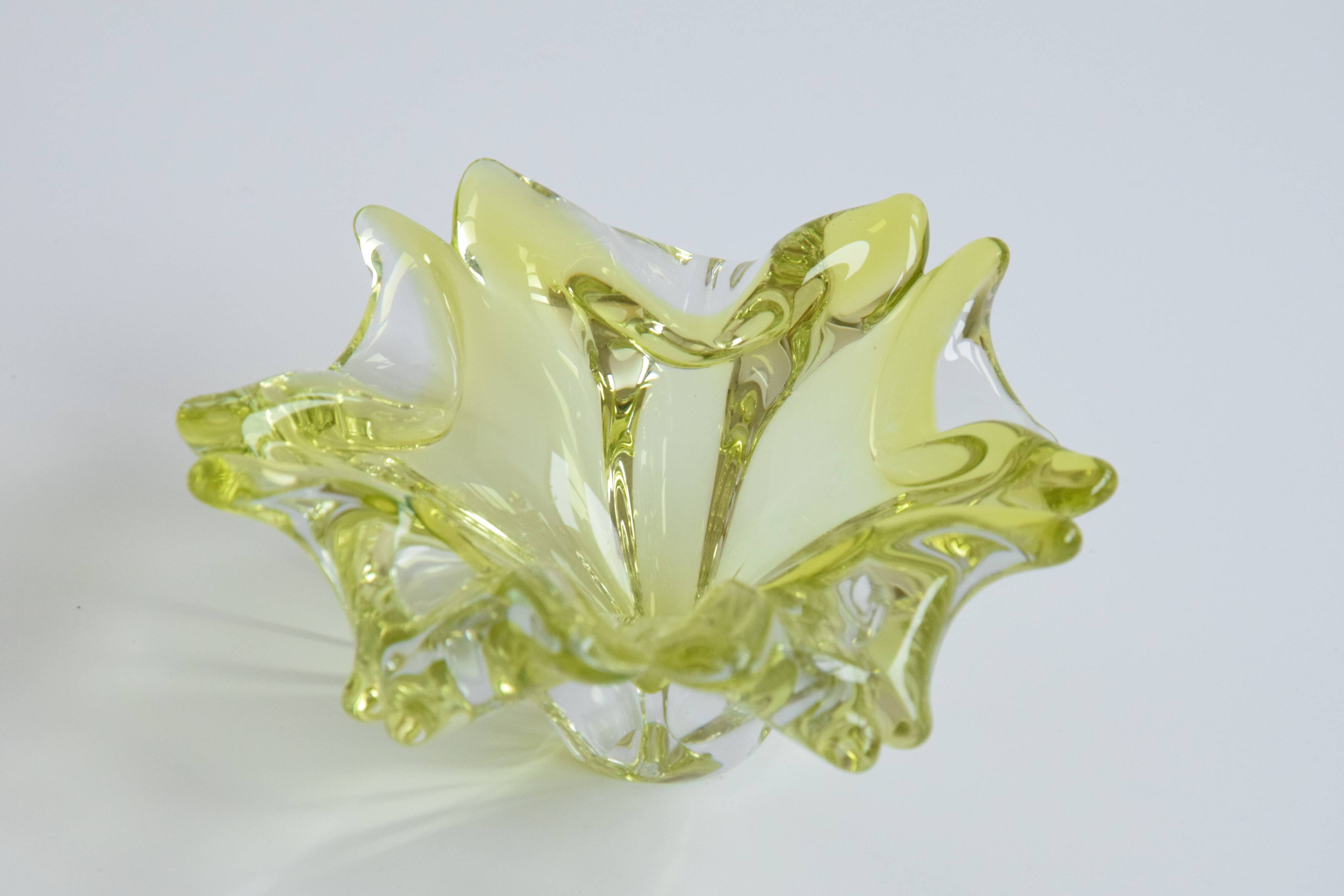 Jaroslav Taraba Art Glass Ashtray Bowl, Lednické Rovné Czechoslovakia
