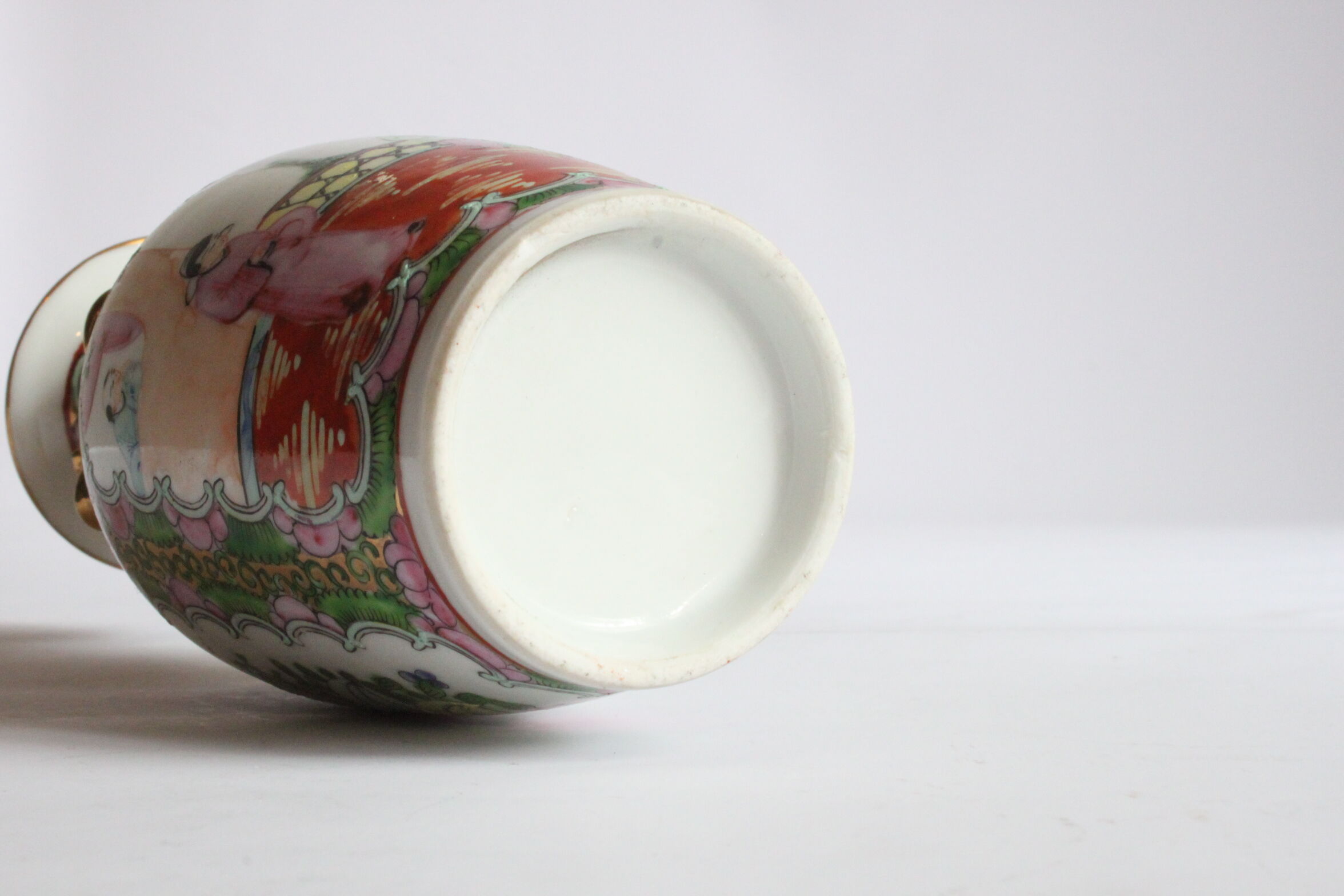 Famille rose medallion porcelain vase, early 20th century.