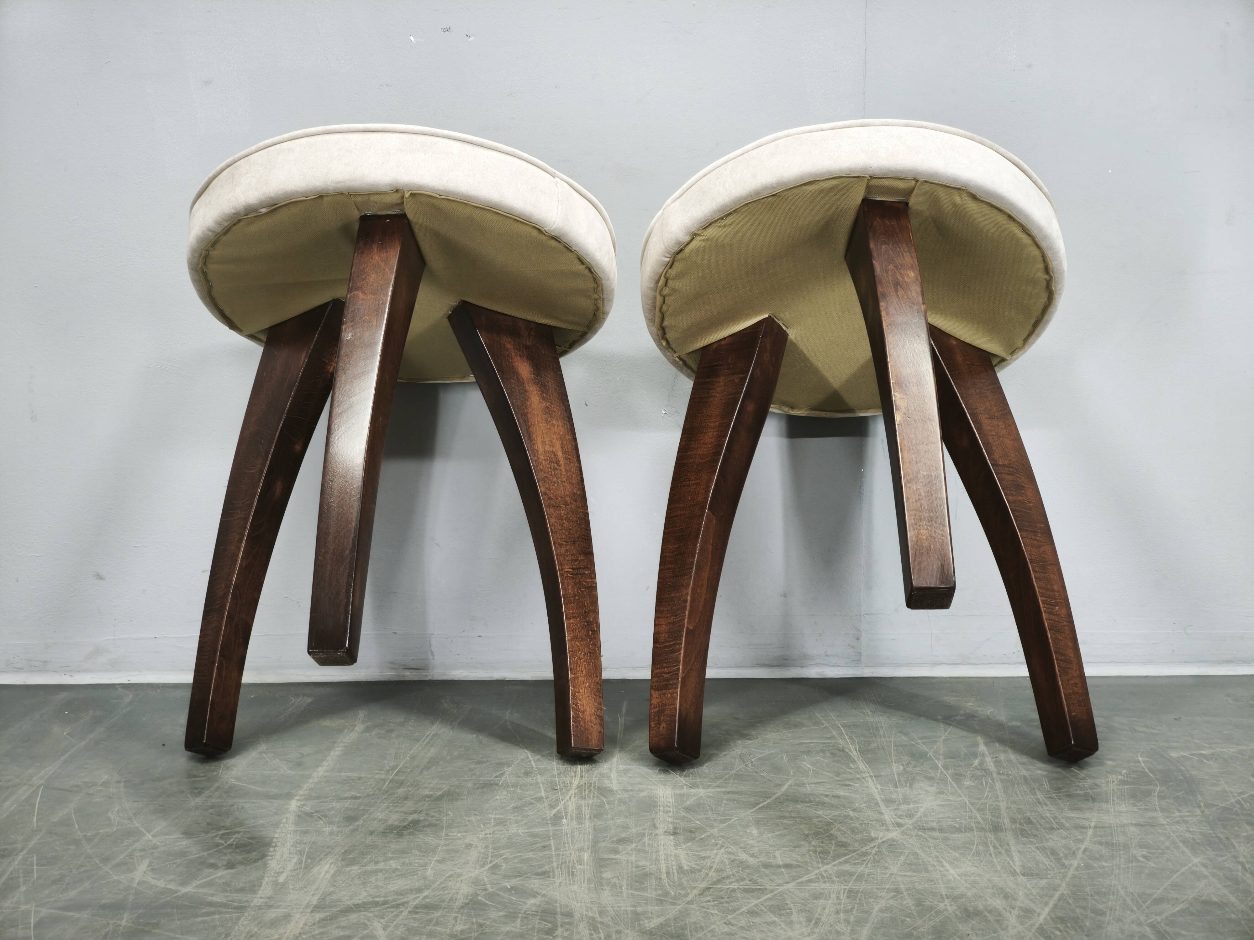 Paire de tabourets en bois de hêtre Art Déco, années 1940, nouvellement rembourrés