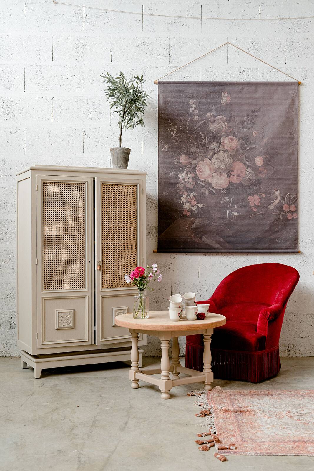 Burgundy toad armchair