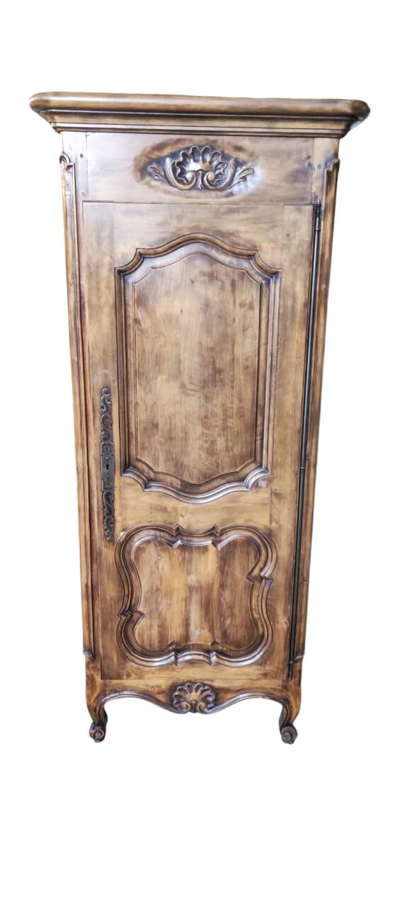 Very pretty solid wood bonnet, very beautiful wood species