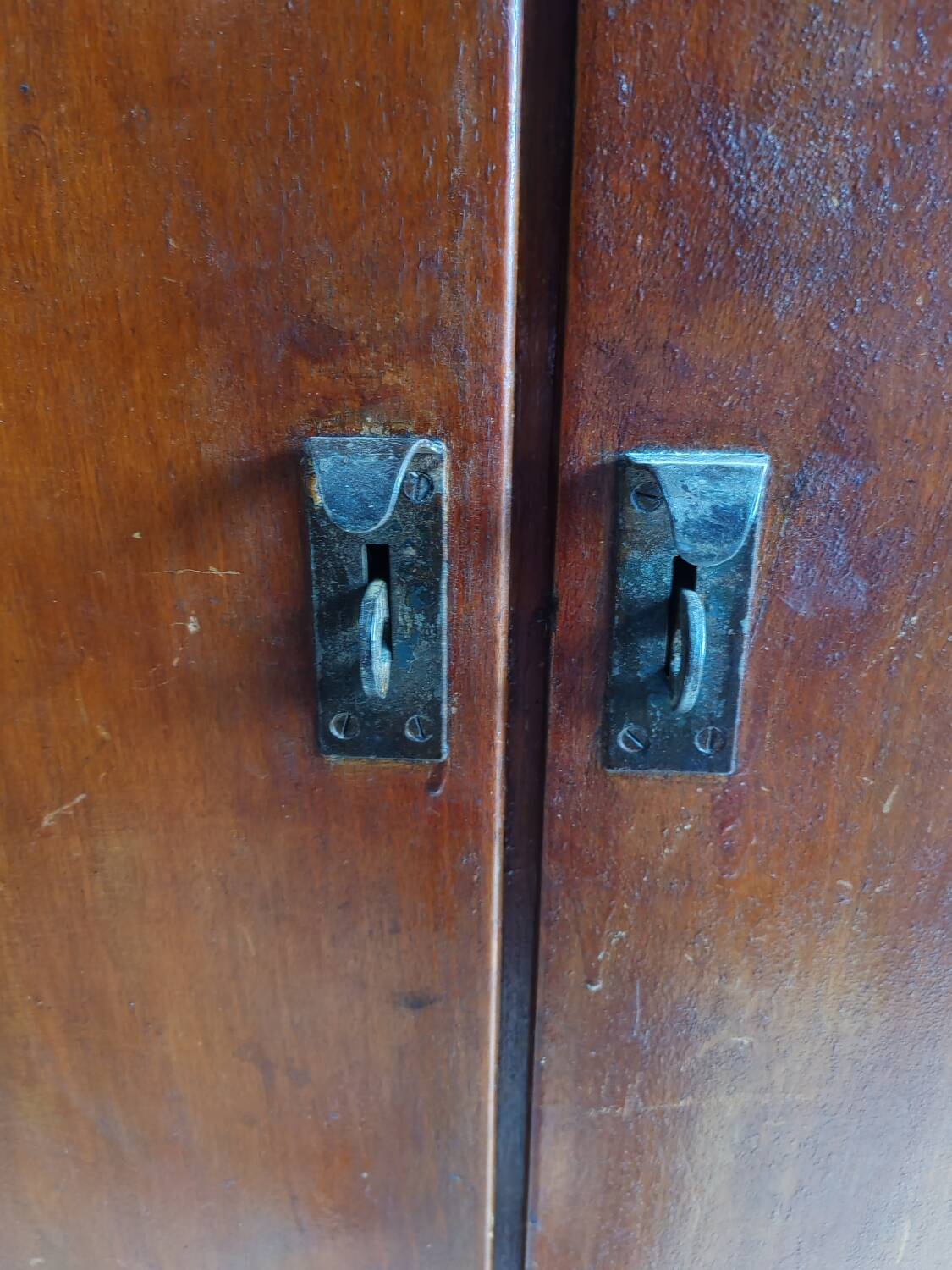 Armoire vestiaire en bois
