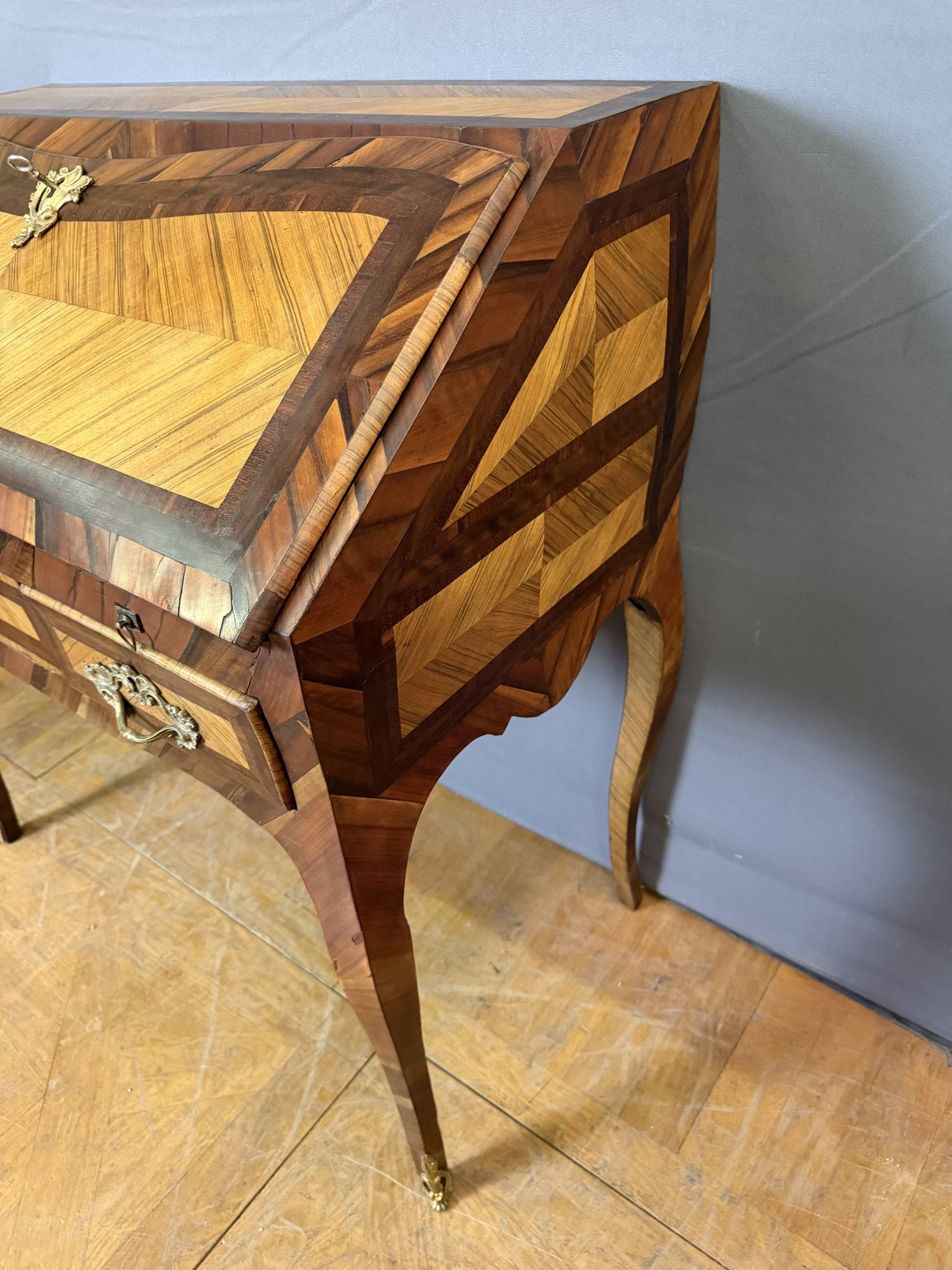 Bureau de pente Louis XV en marqueterie XVIIIème