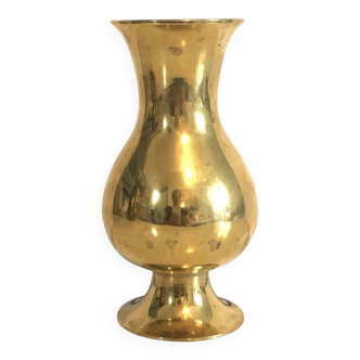 Footed vase