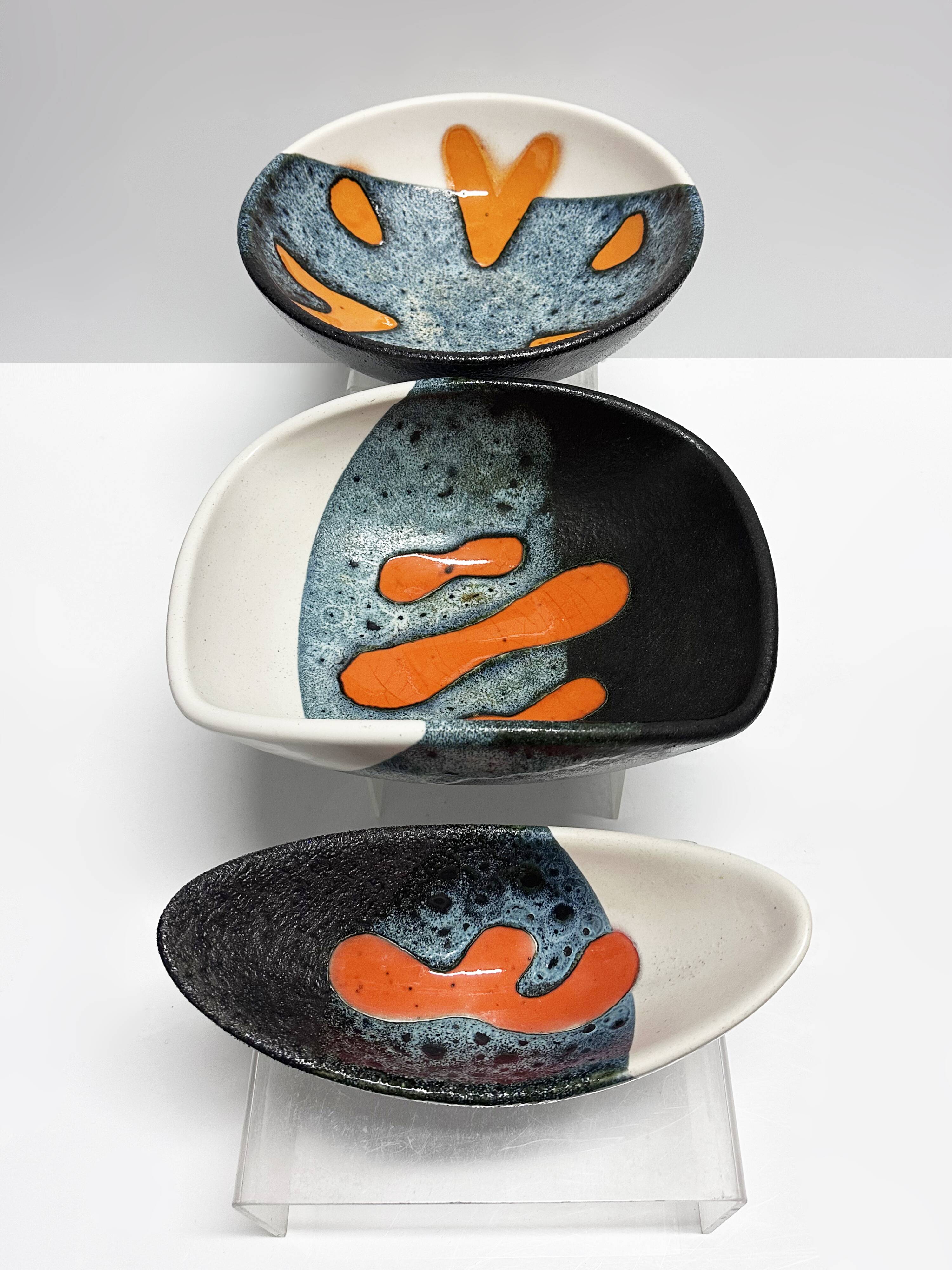 Rare set of three Elchinger Atelier ceramic bowls. France, 1950.