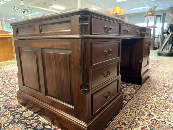 Bureau partenaire Chesterfield anglais classique
