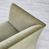 Canapé danois 2 places des années 1970, revêtement en velours, pieds en hêtre.