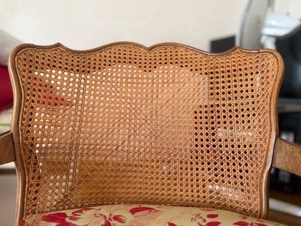 Paire de fauteuils cannés style Louis XV en bois sculpté