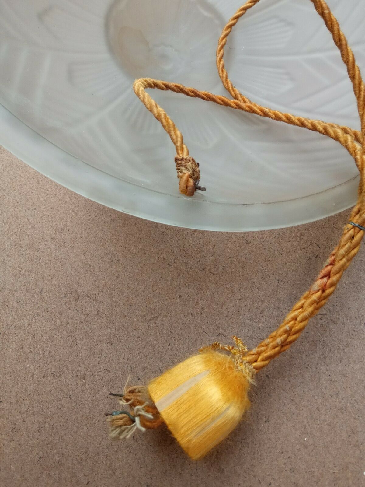 Art Deco ceiling lamp/chandelier in white pressed molded glass in working order