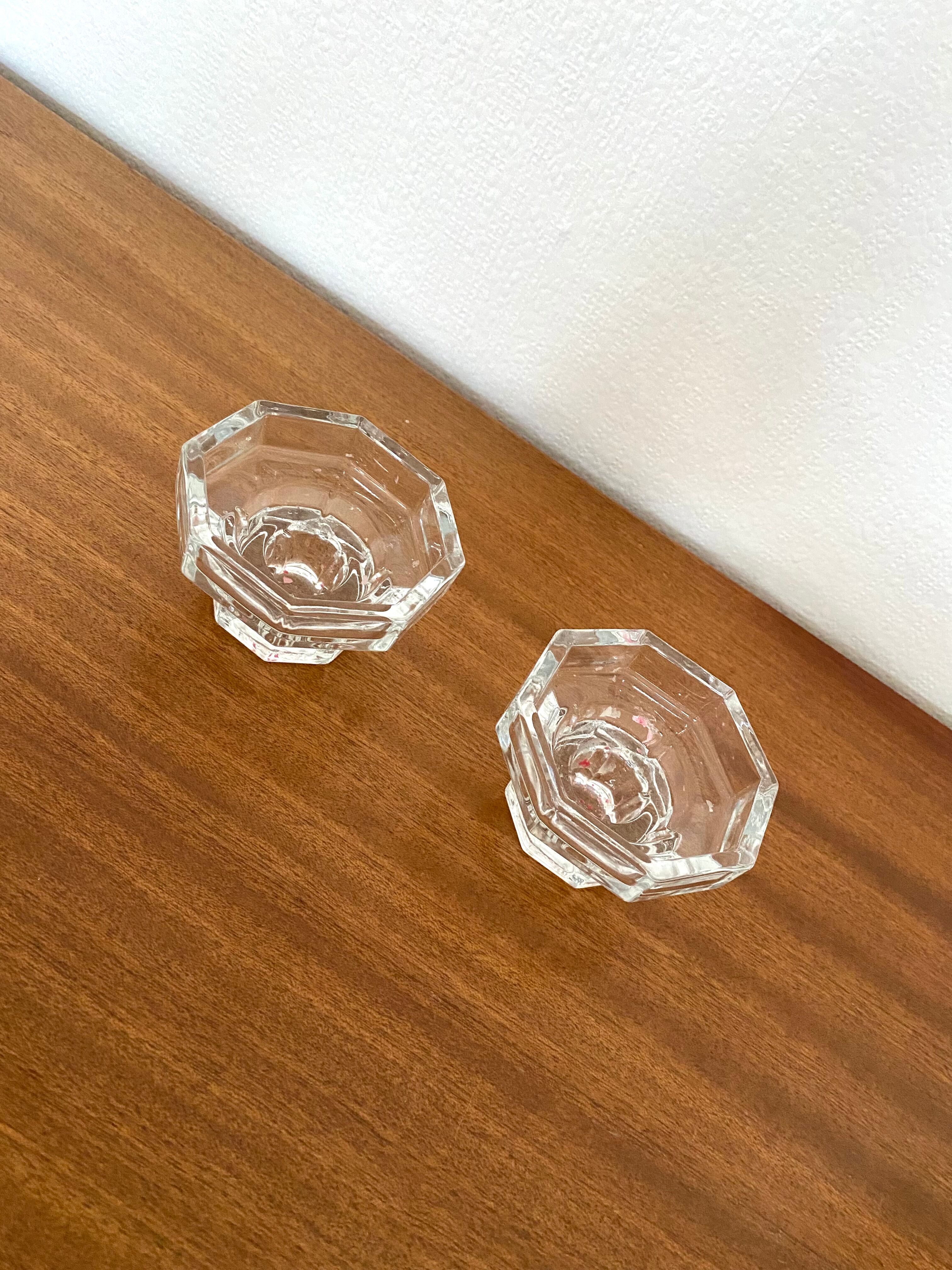 Bougeoirs en verre ciselé ancien