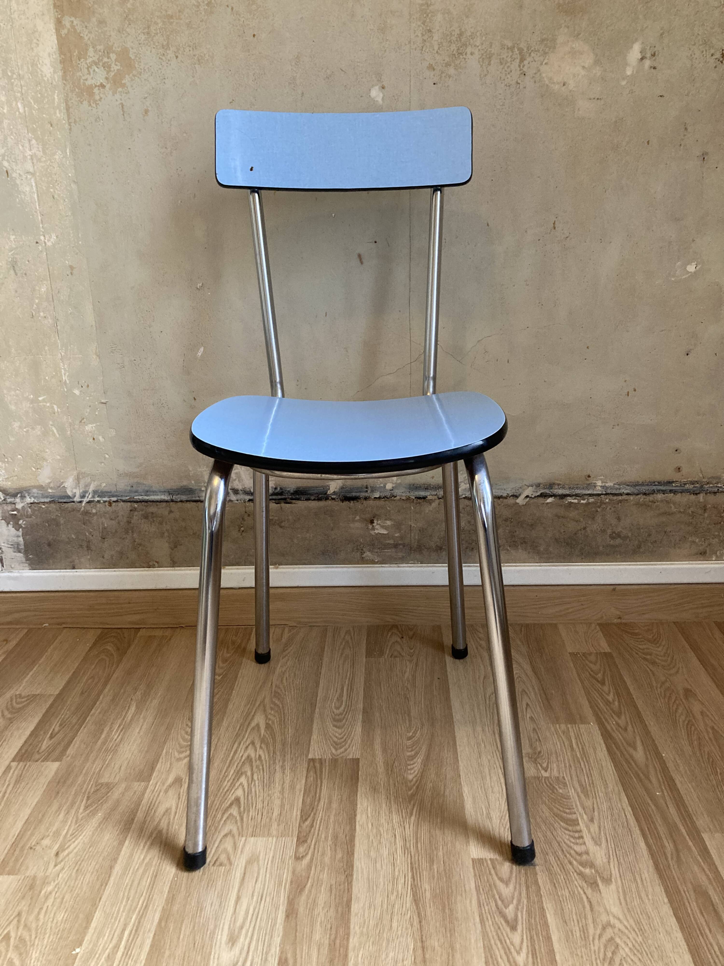 Chaise formica bleue