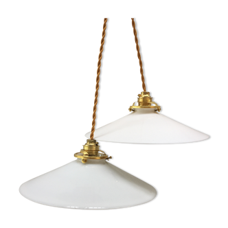 Pair of white opaline suspensions