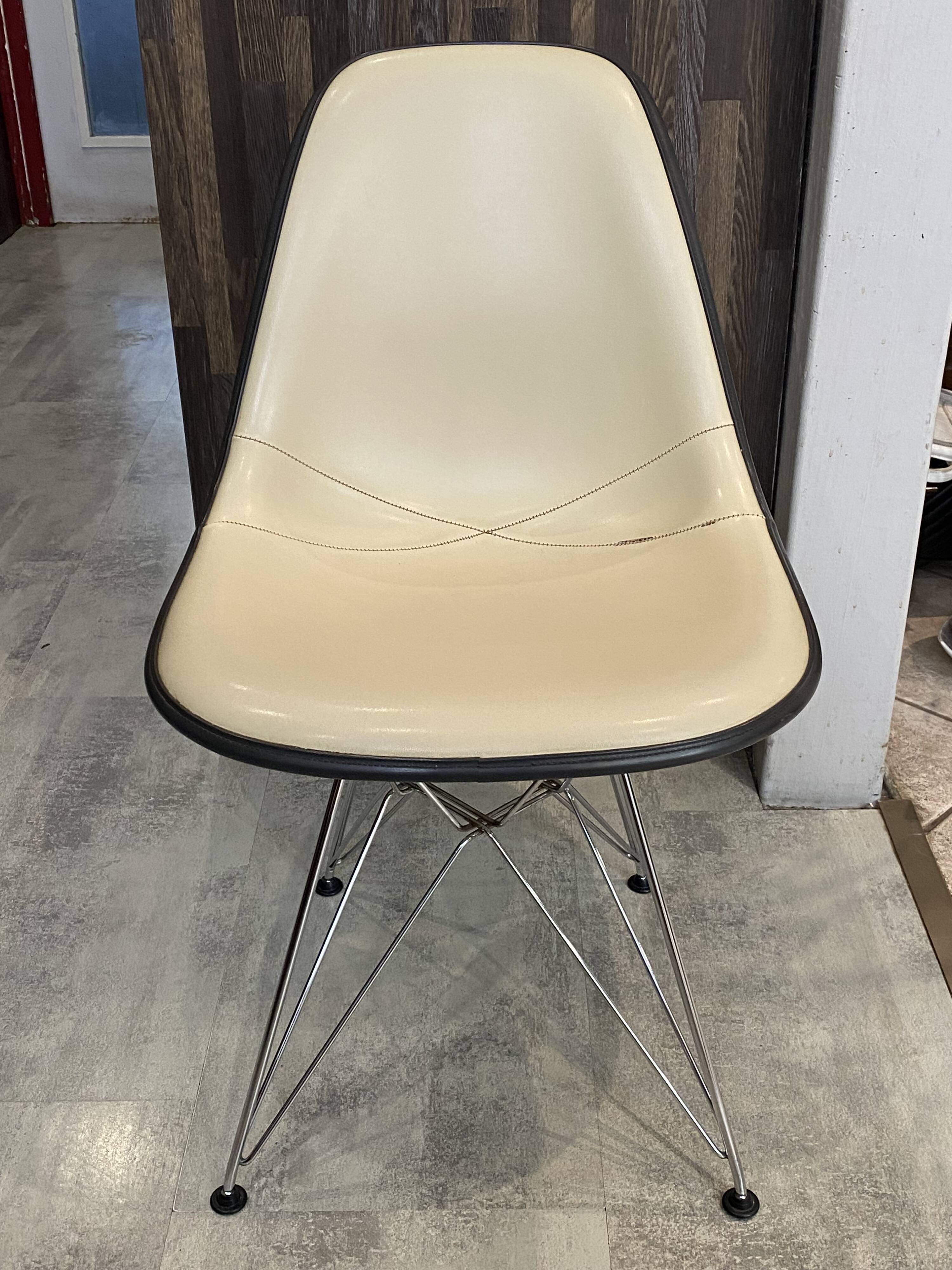 Fibreglass chair with skai vinyl, DSR Eiffel, off-white, Eames, Herman Miller.