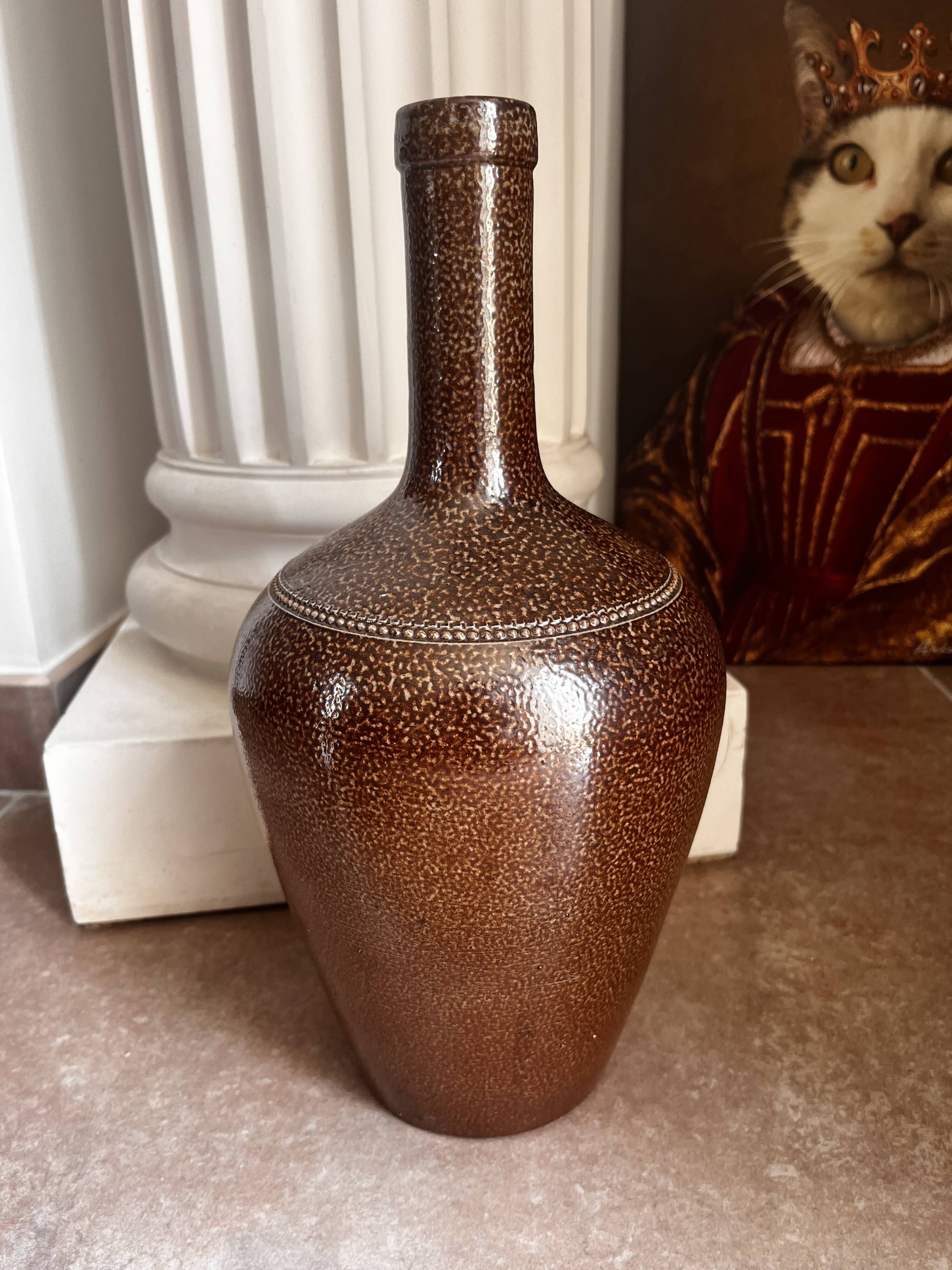 Give me a ceramic jug.