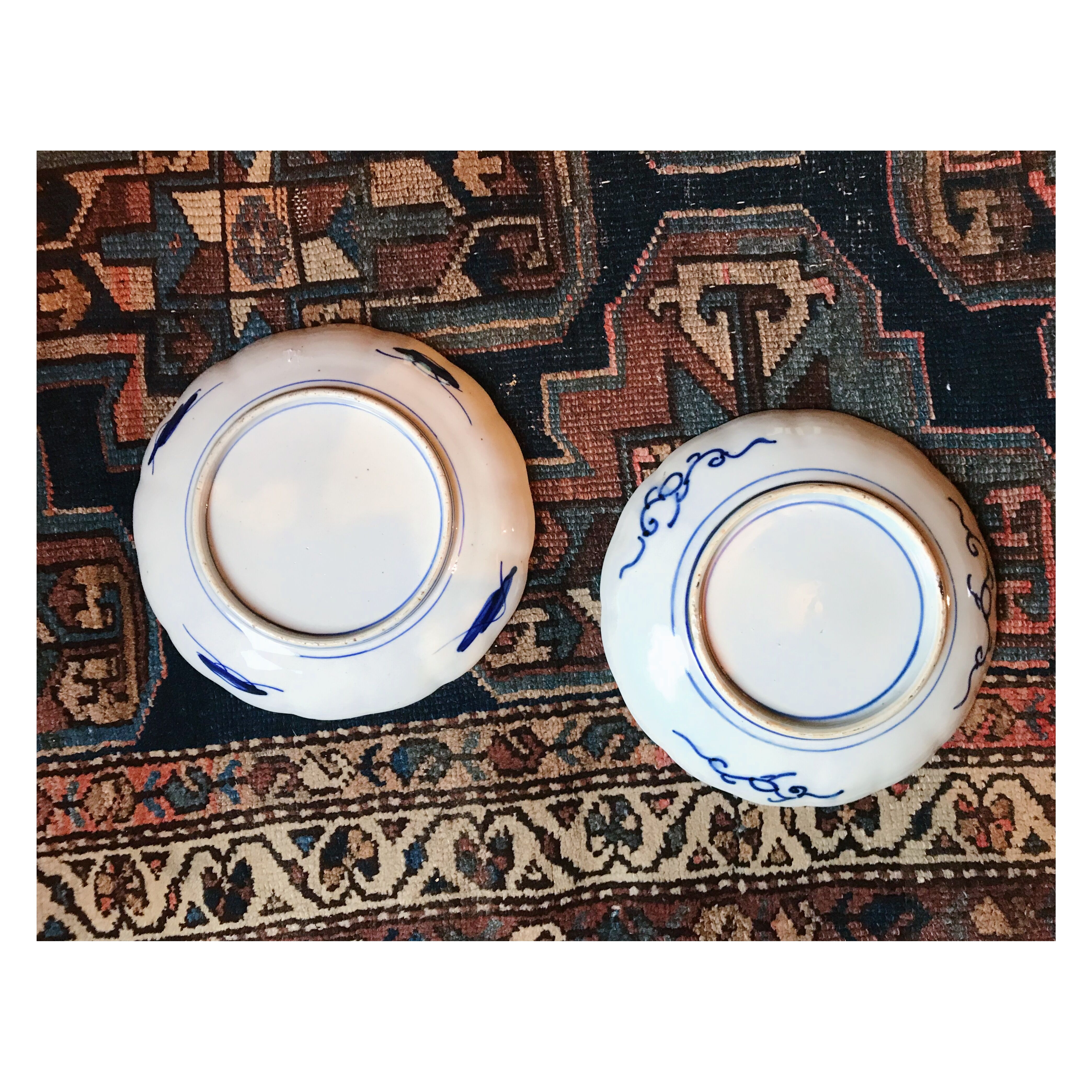 Lot of two plates made of earthenware Imari Japan