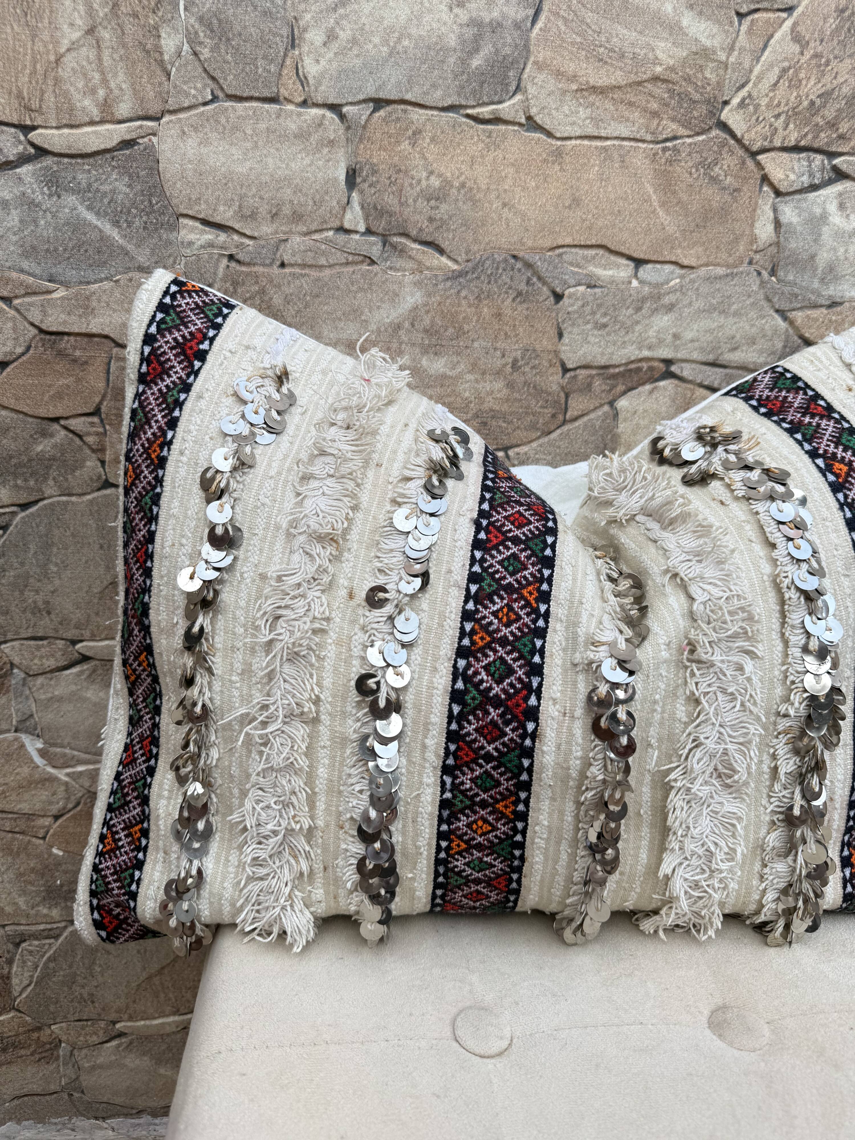 Housse de coussin Handira marocaine : Coussin berbère à sequins (60x40cm)