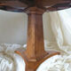 Table ronde extensible en loupe de bois aux magnifiques veinage