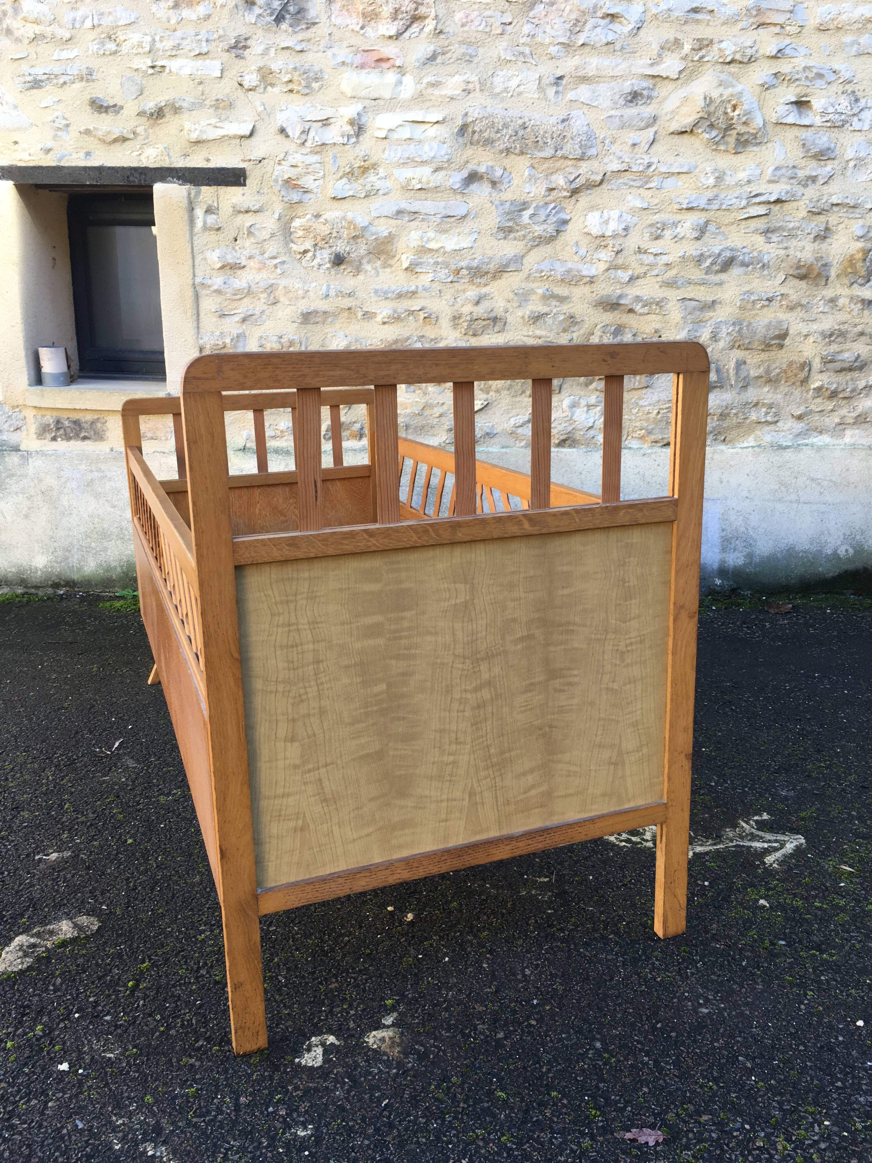 Child bed in wooden foot compass