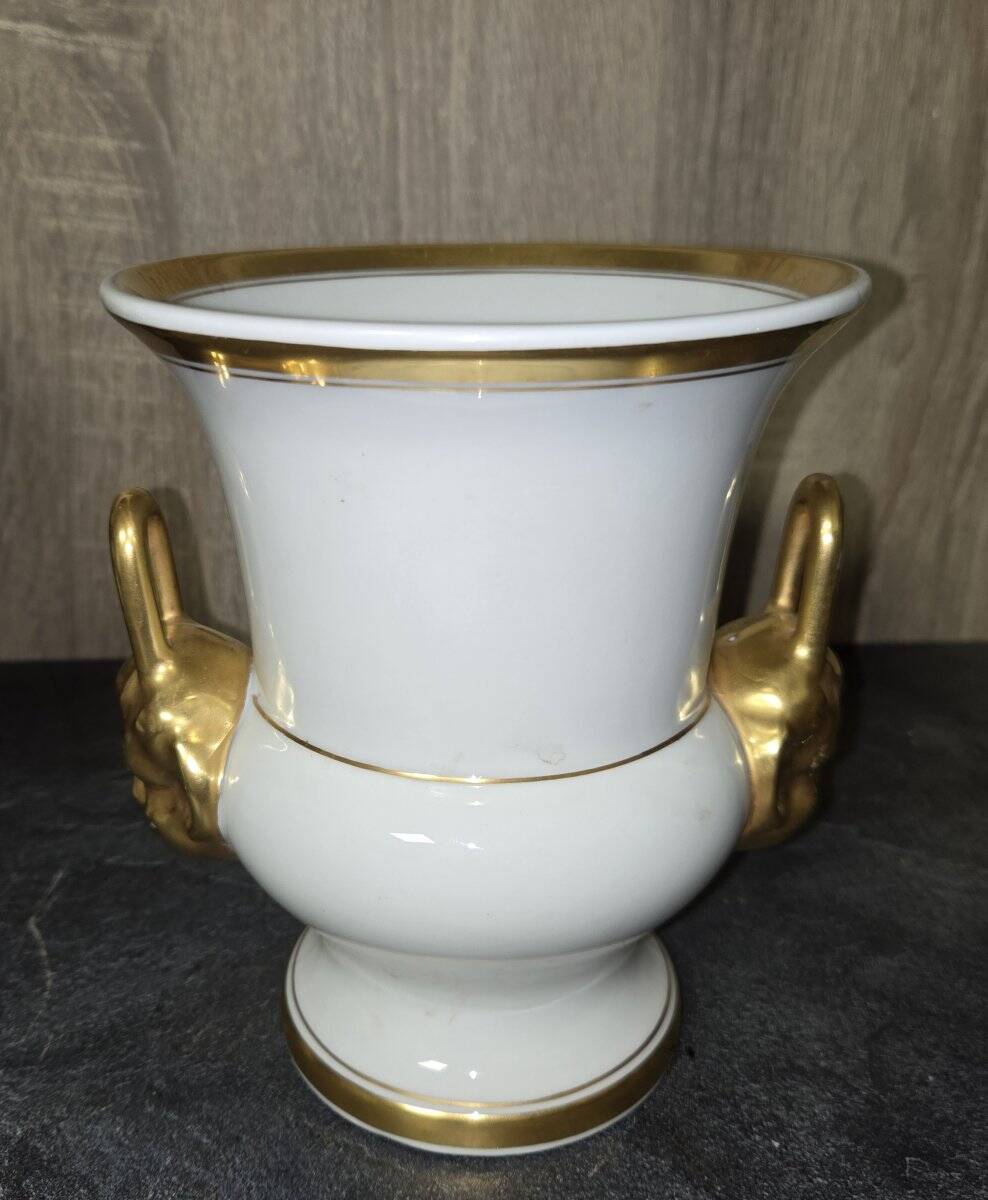 Cache-pot or decorative vase in white porcelain, Empire style.