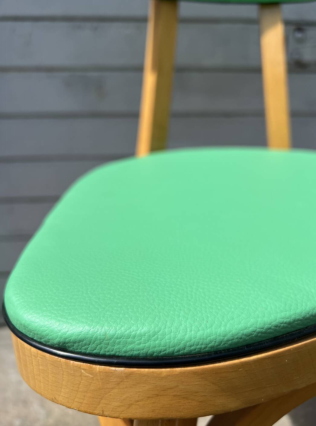 Suite 5 chaises bistrot chêne claire vernis (baumann) pied compas