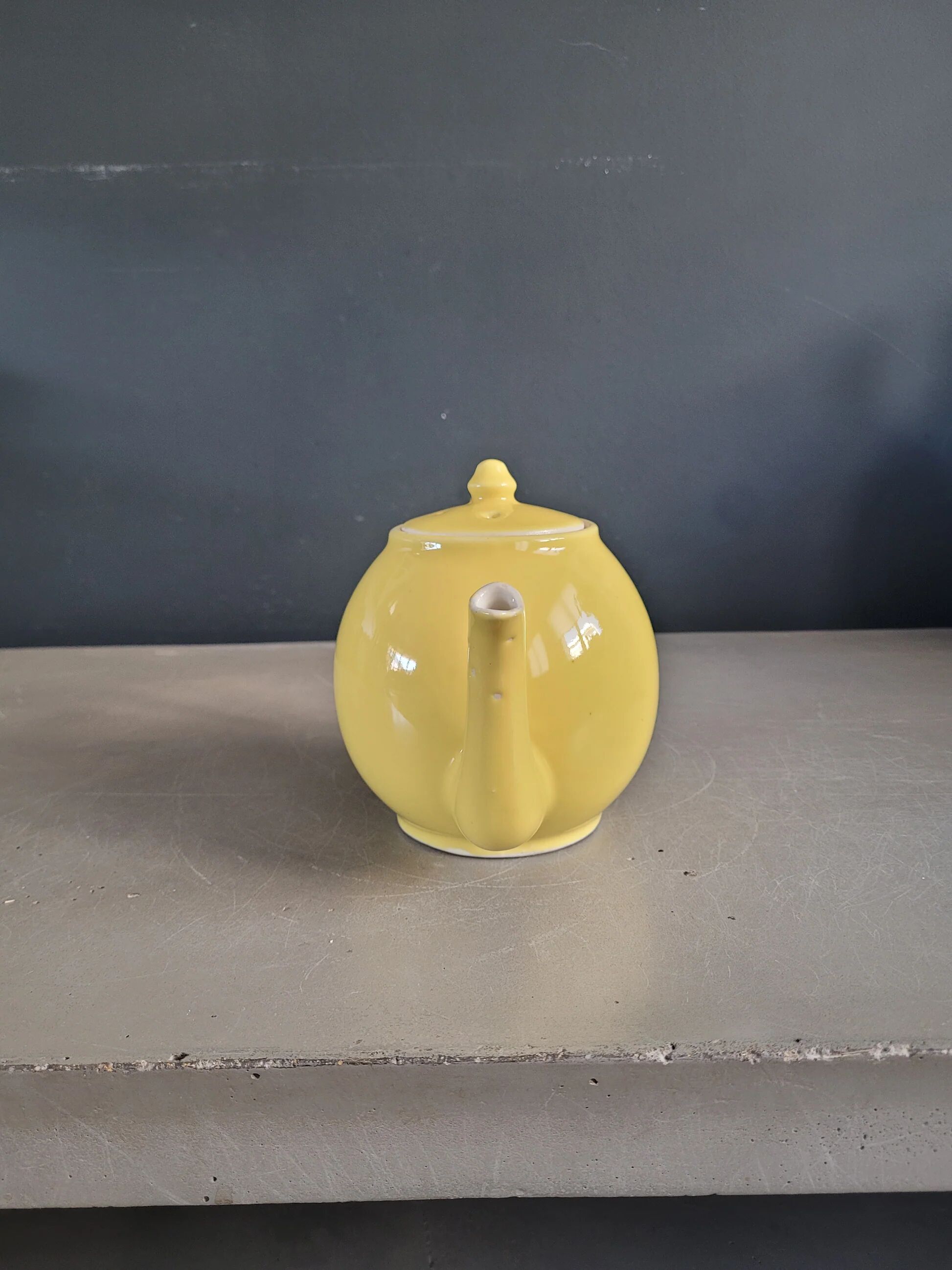 Old yellow porcelain teapot - 0.7L - Ref 890