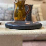 Plateau plat assiette donut en marbre noir poli  sculptural vintage vide po