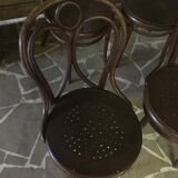 4  anciennes chaises de bistrot Thonet