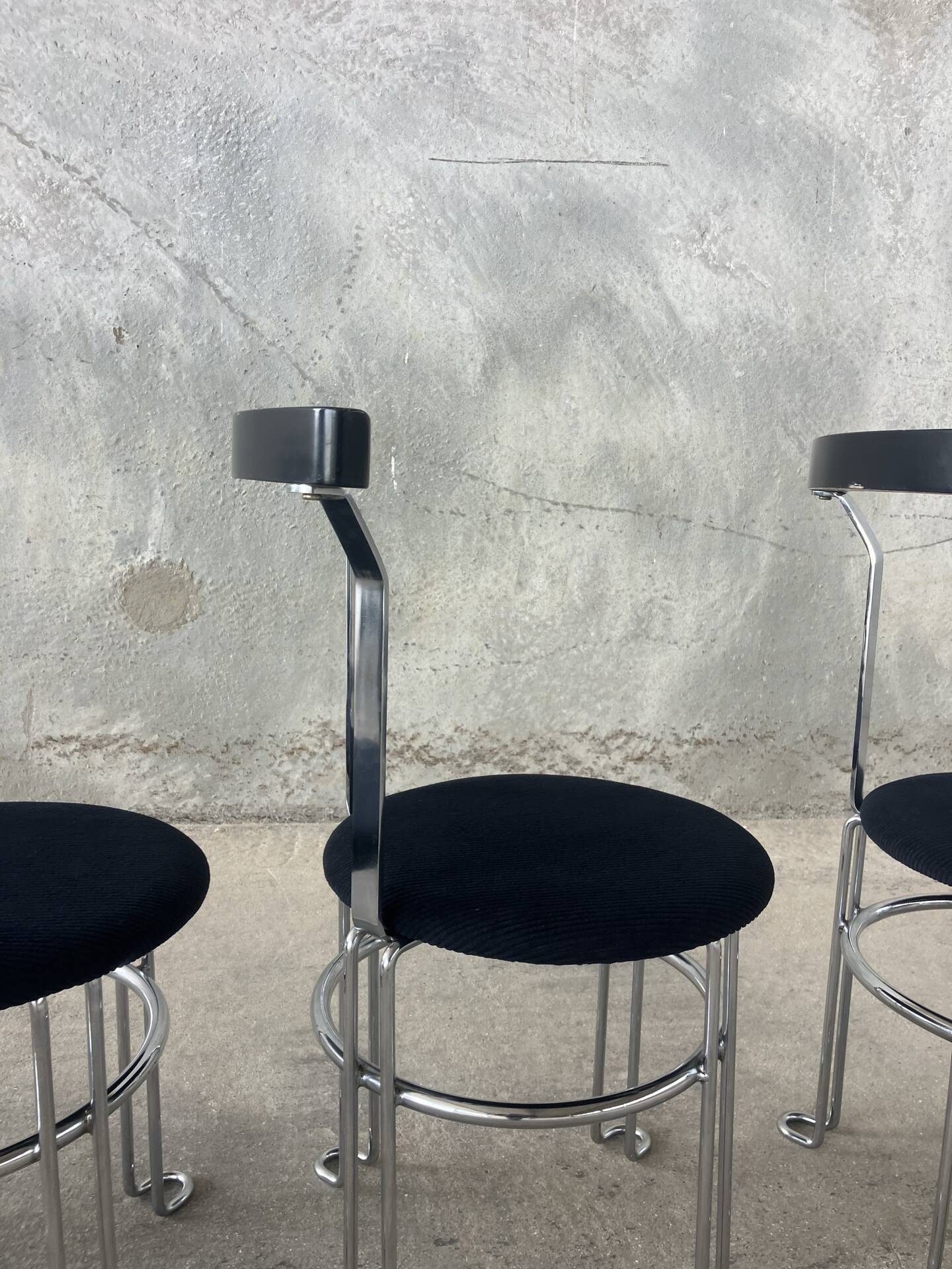4 chaises postmodernes, 1980