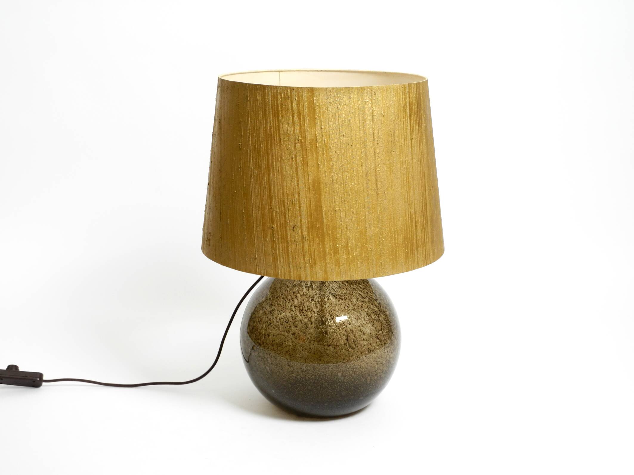 Grande lampe de table Putzler élégante des années 1970 avec corps en verre illuminé.