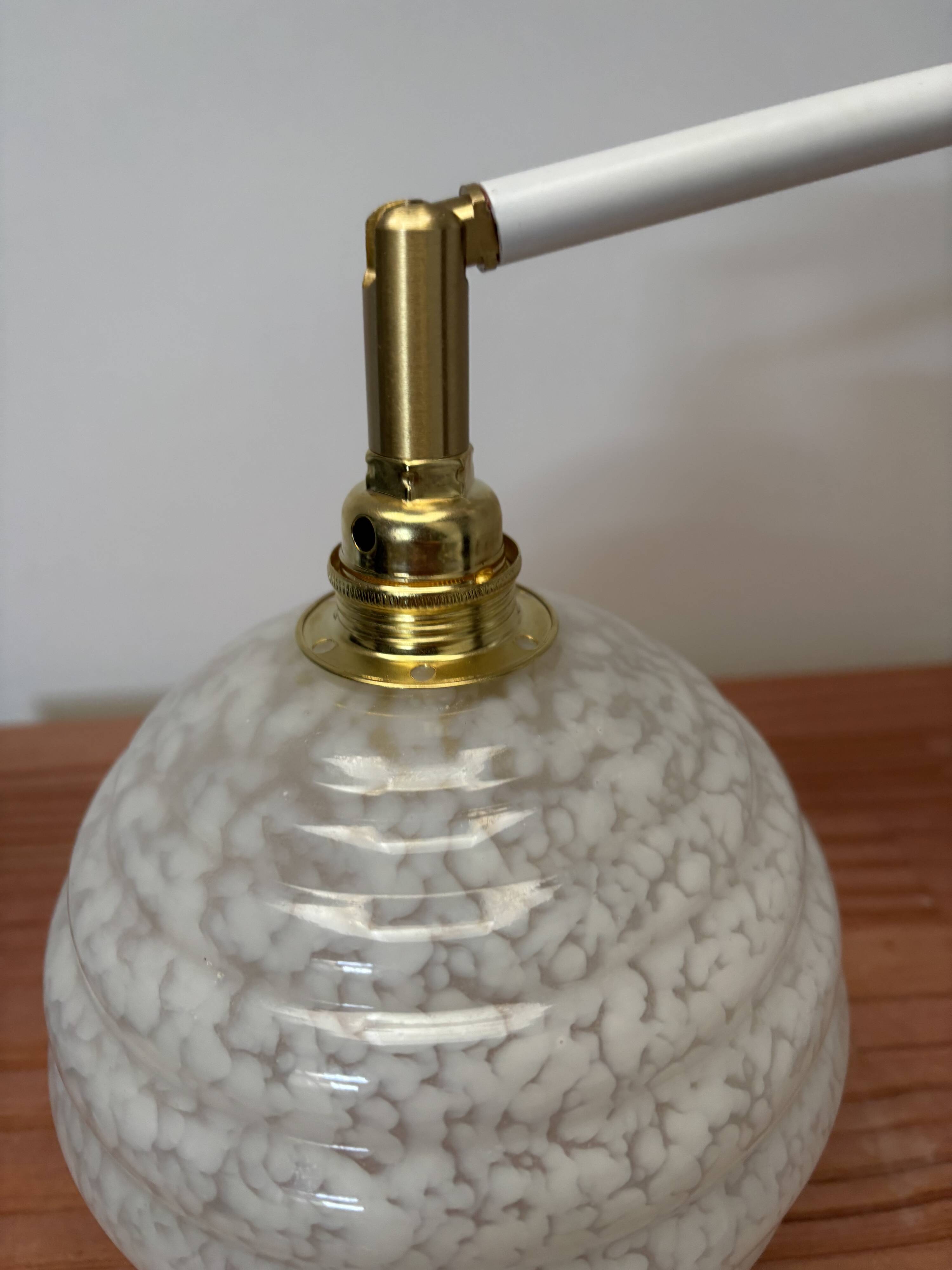 Applique murale globe blanc