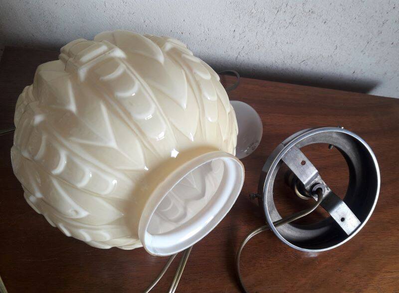 Authentic 20th-century Art Deco globe lamp in coloured glass.