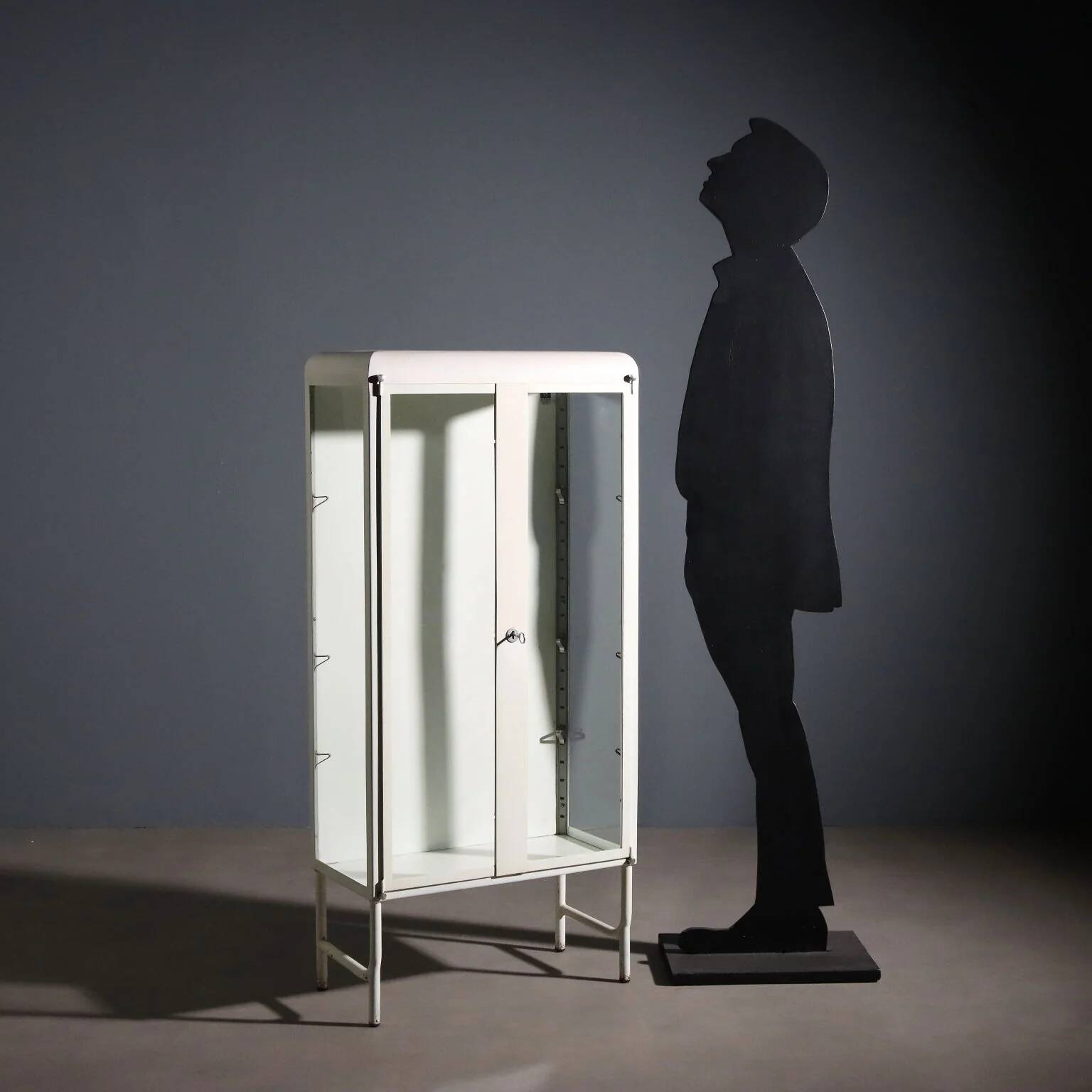 Vitrine industrielle des années 1960