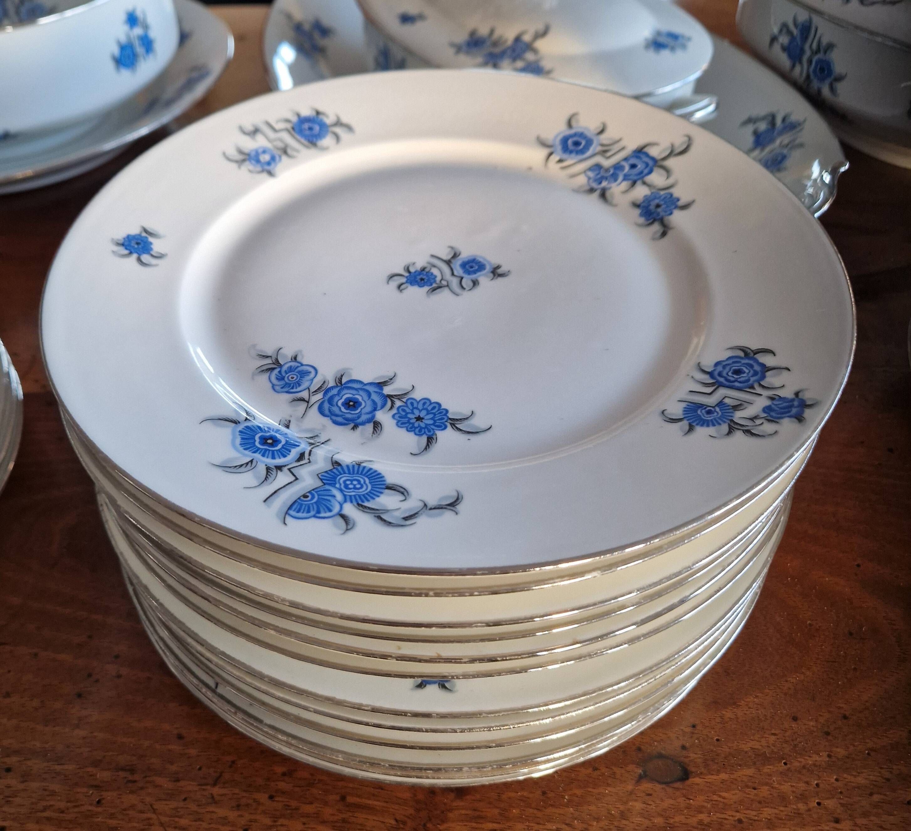 Art Deco porcelain dinner service, Legrand Limoges, 41 pieces.