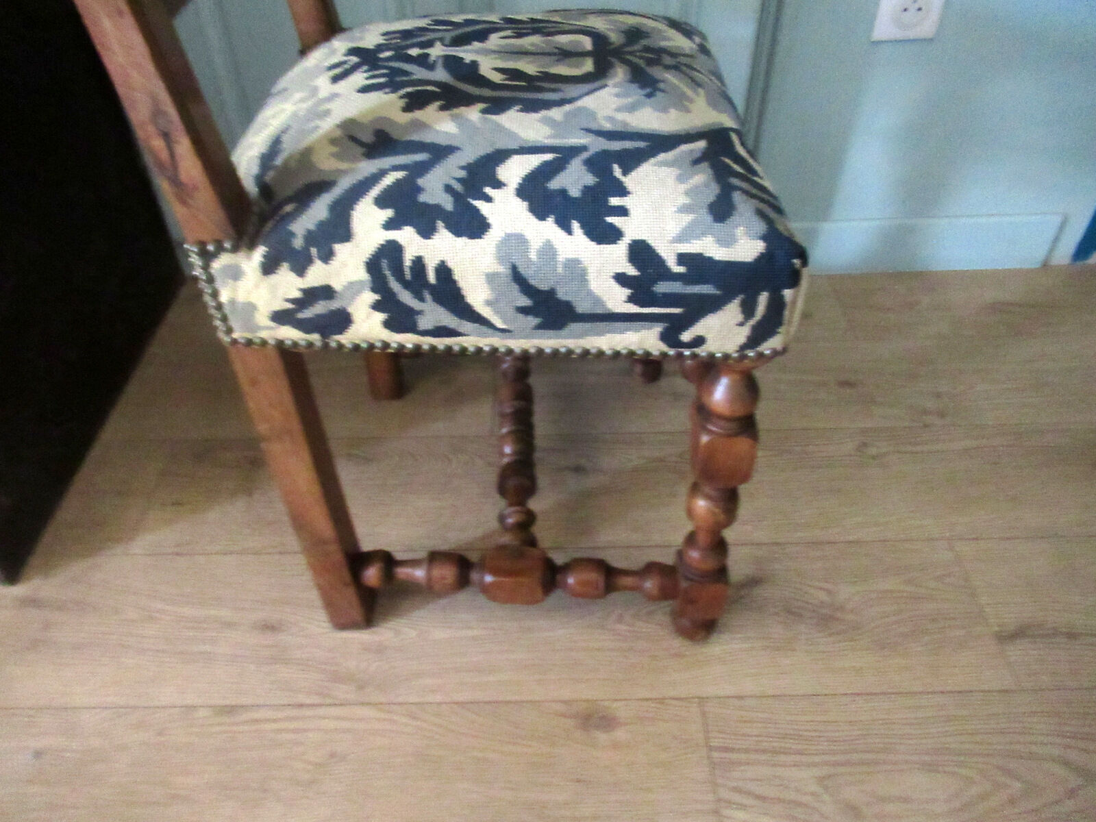 Series of 6 Louis XIII style chairs, in walnut