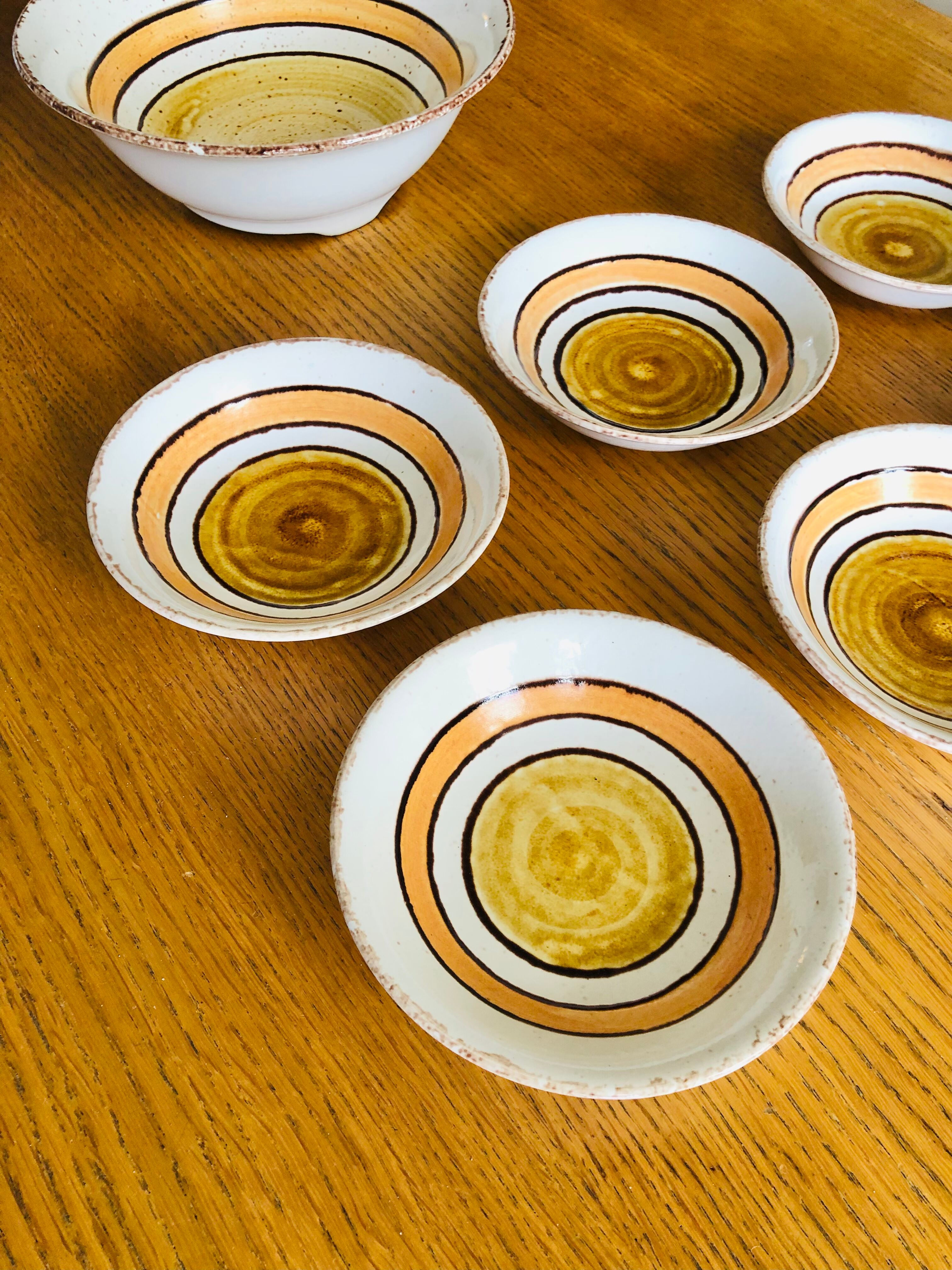 Salad bowl and 6 ceramic cups from Gien