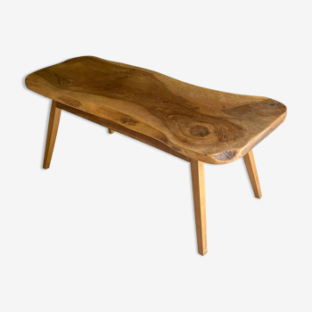 Table basse, bois massif de forme libre