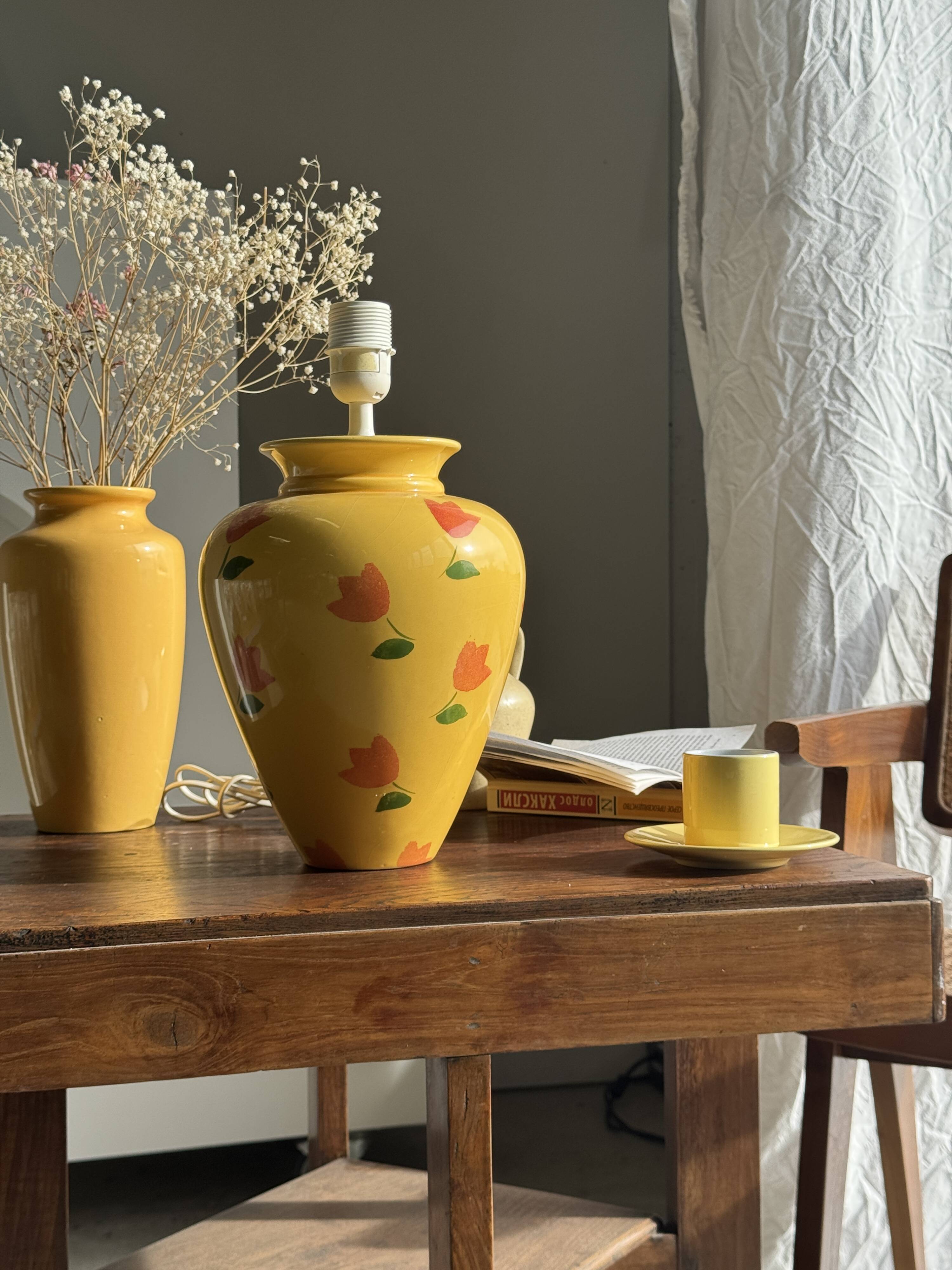 Large yellow lamp base with orange tulip shades, H46 D24