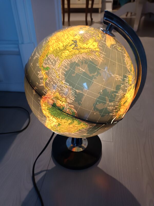 Globe terrestre lumineux année 1970
