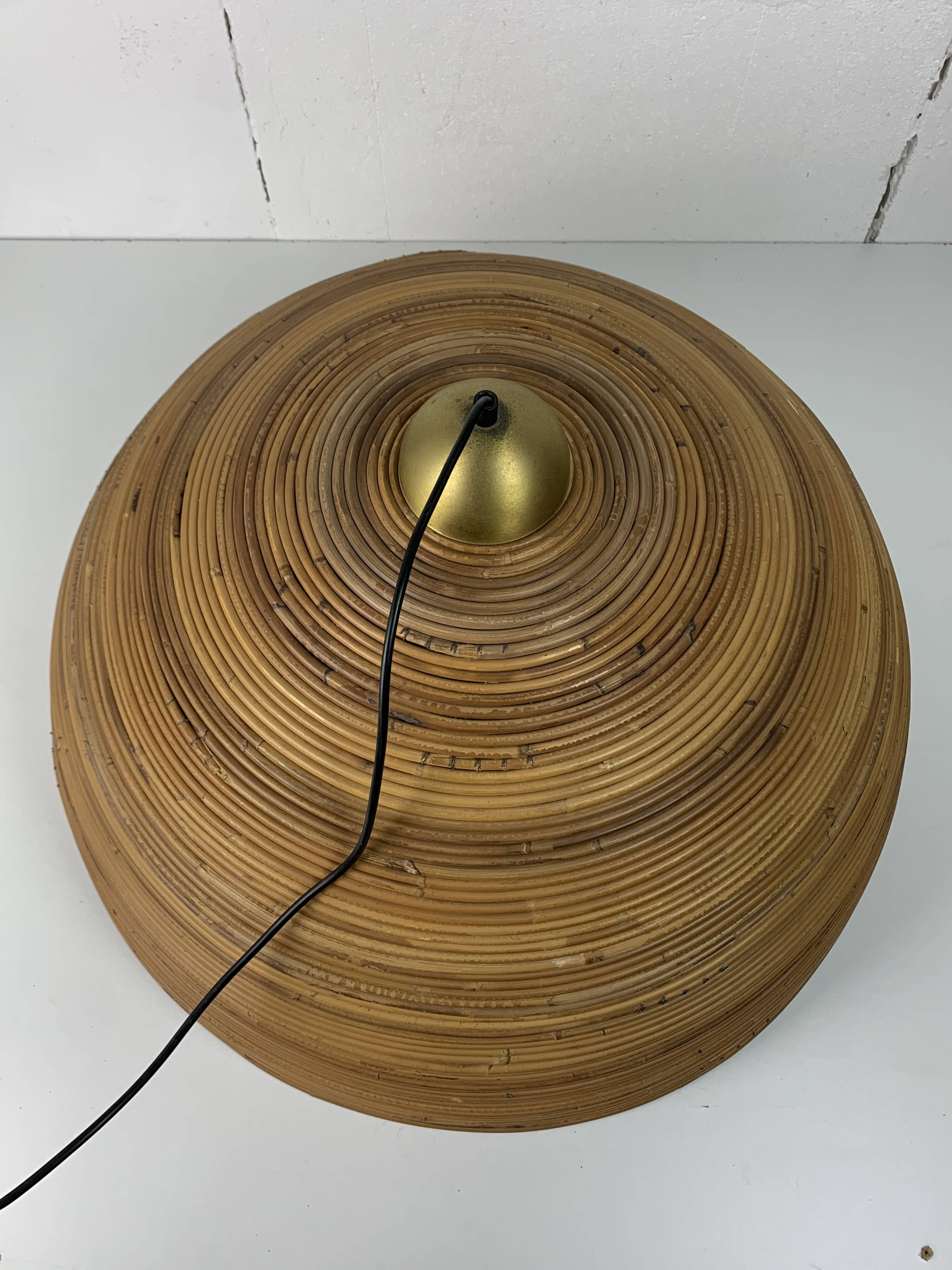 Lampe à suspension XL 71 cm en roseau, rotin, bambou et laiton, Italie