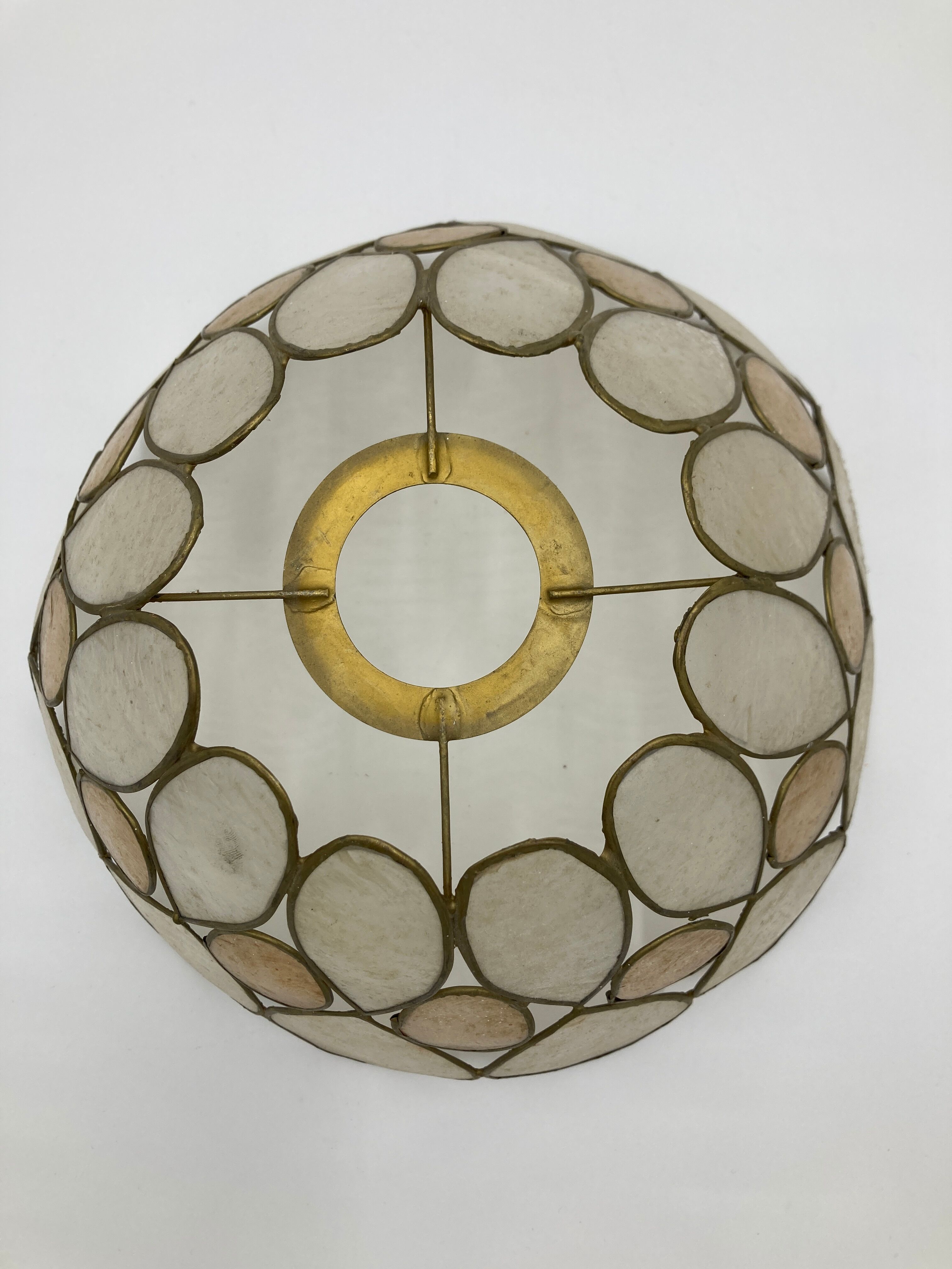 Mother-of-pearl and brass suspension