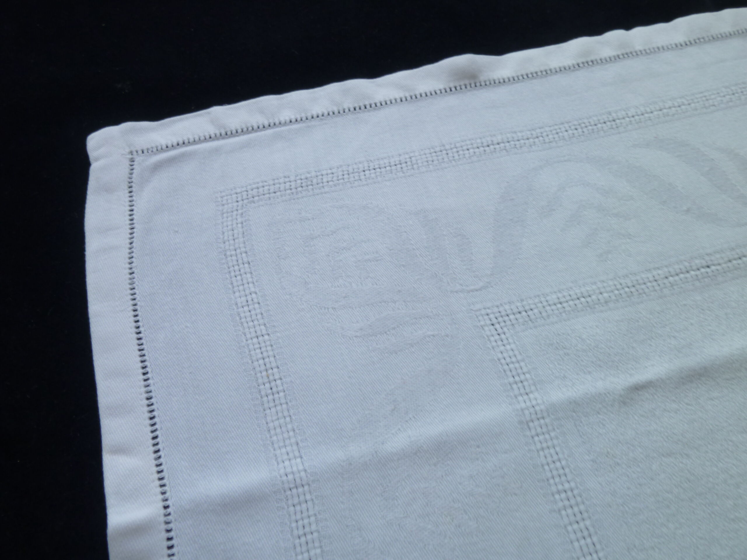 Set of 6 vintage white damask cotton napkins
