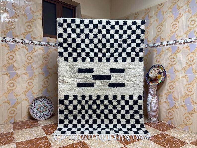 Handmade decorated Berber rug 250cm x 150cm