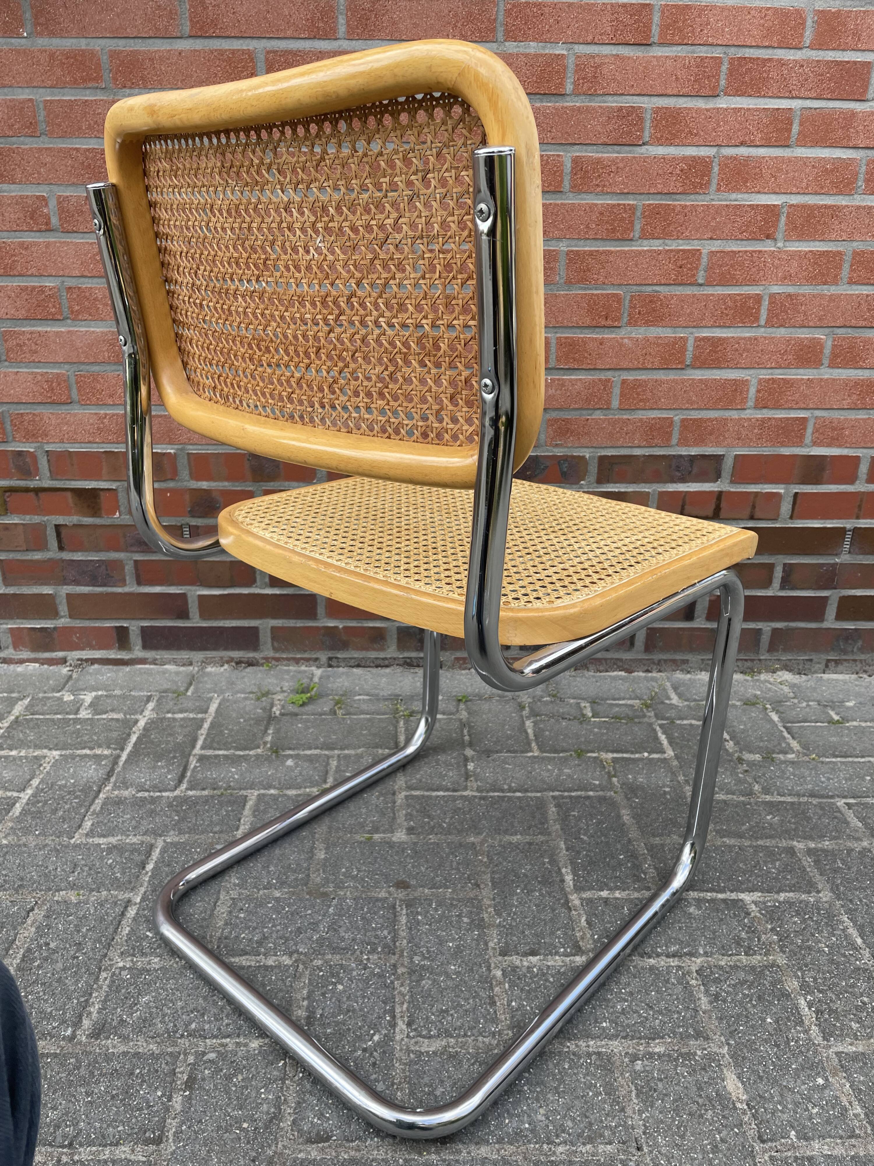 Ensemble de 4 Chaises vintage modèle Cesca B32 en chrome et bois