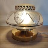 Globe lamp with light play