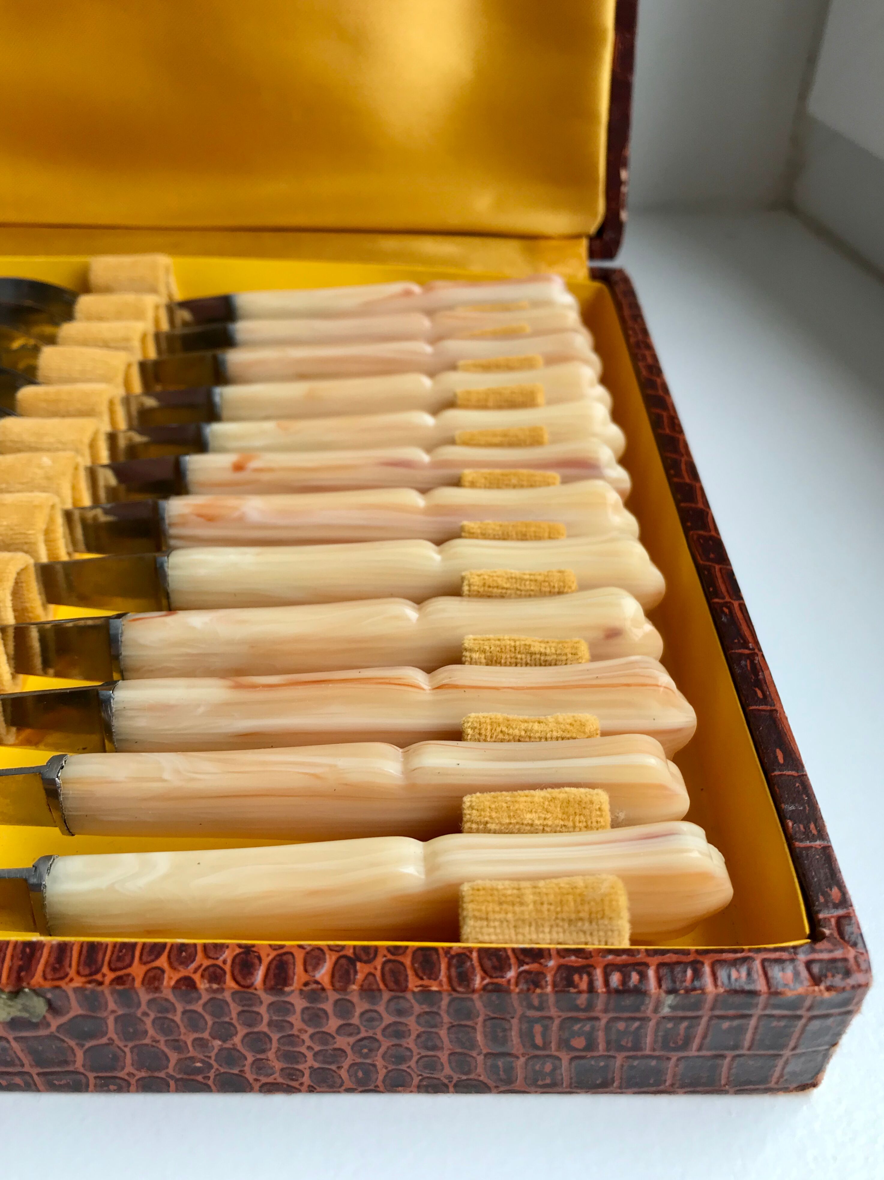 Set of 12 horn knives 50s-60s