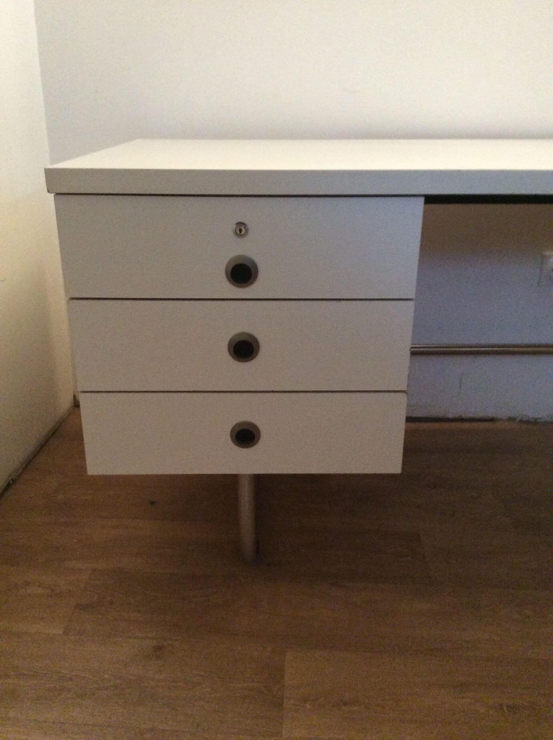 Bureau style bauhaus en formica des années 70