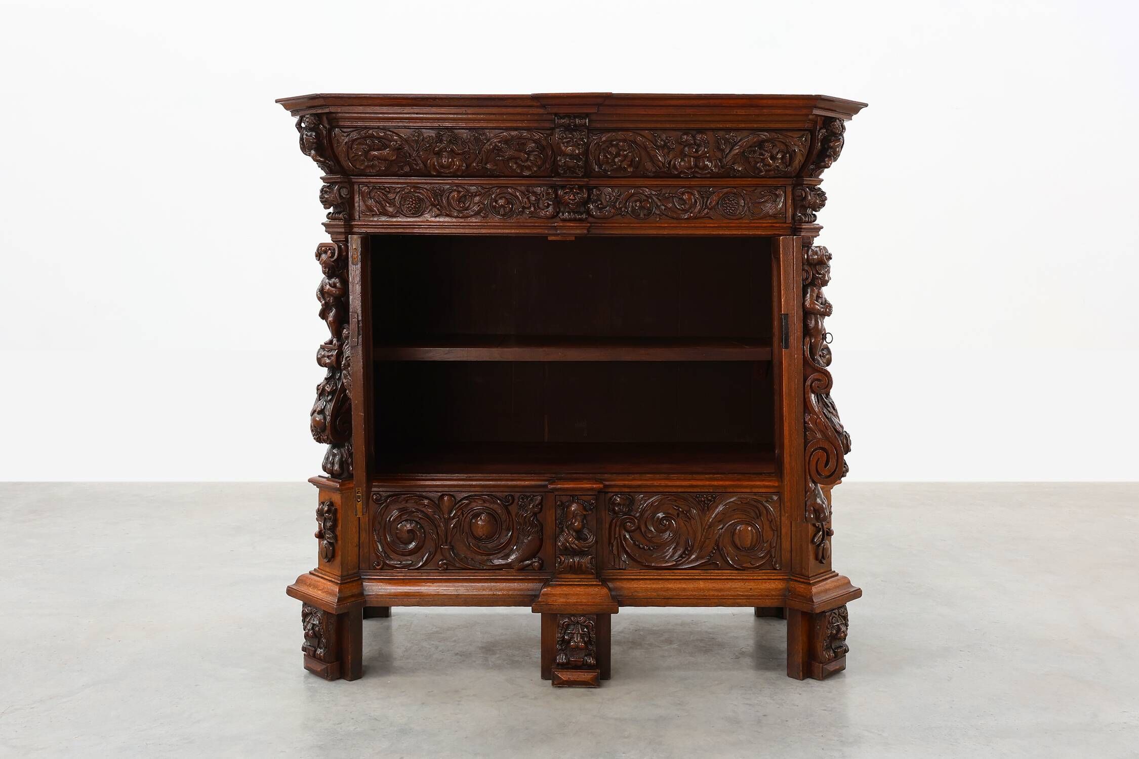 Flemish renaissance "beeldenkast" cabinet in oak wood Antwerp, ca. 1630