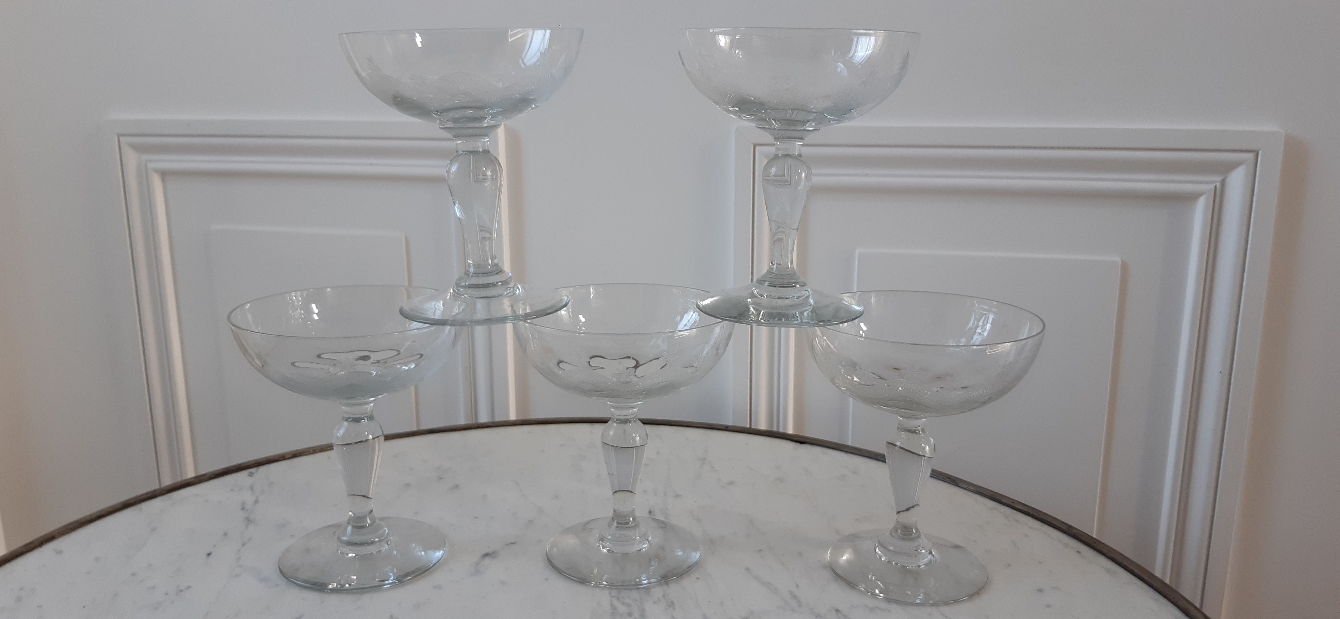 Set of 5 champagne glasses in crystal engraved early twentieth century