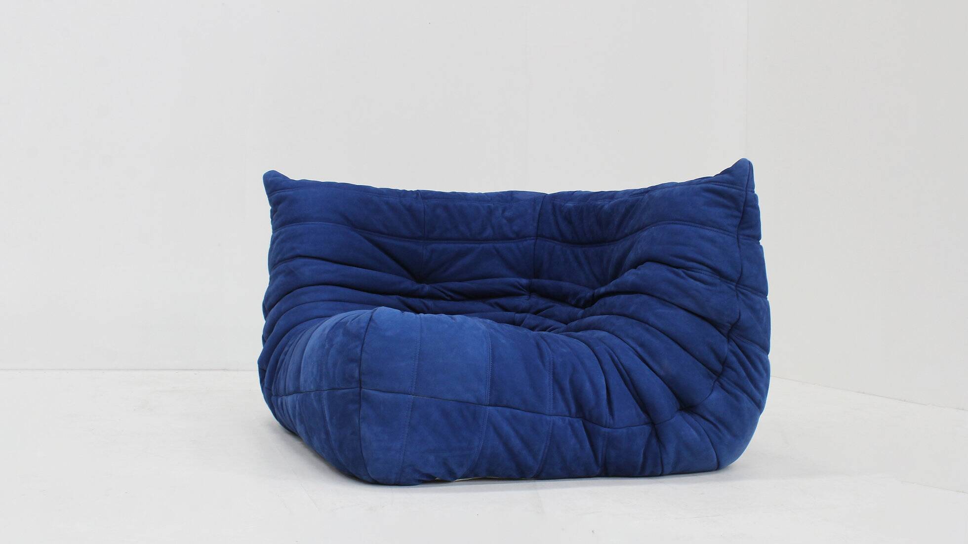Togo Ligne Roset blue leather corner armchair by Michel Ducaroy for Ligne Roset