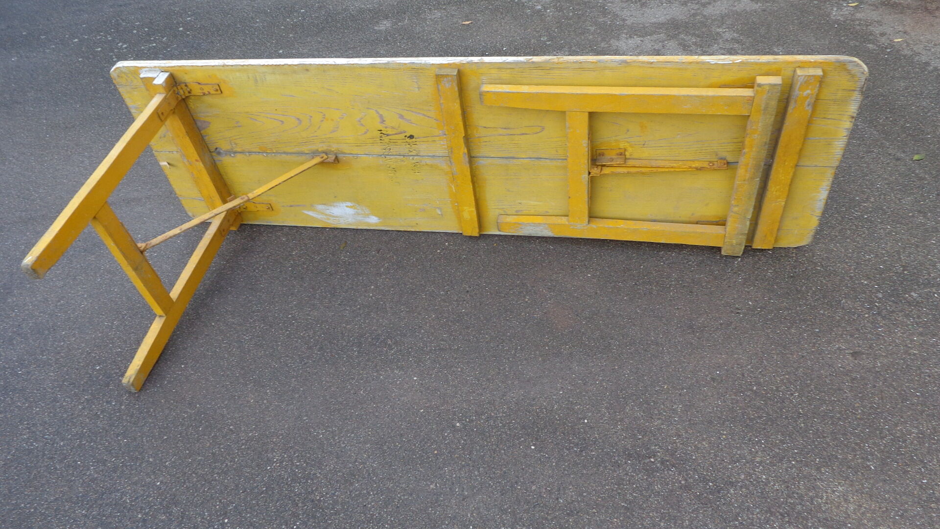 Brewery folding table